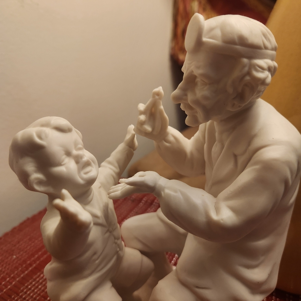 Vintage Toyo Japan Unpainted Unglazed Figurine Dentist With Child Patient.Euc